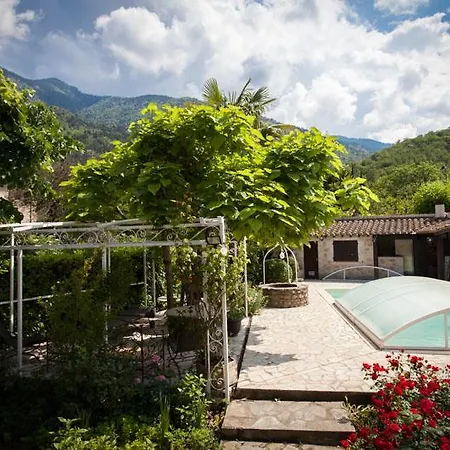 Les Loges Du Jardin D'aymeric Bed & Breakfast