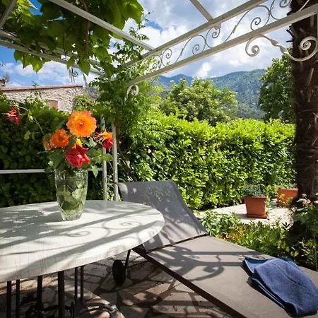 Les Loges Du Jardin D'aymeric 3* Clara