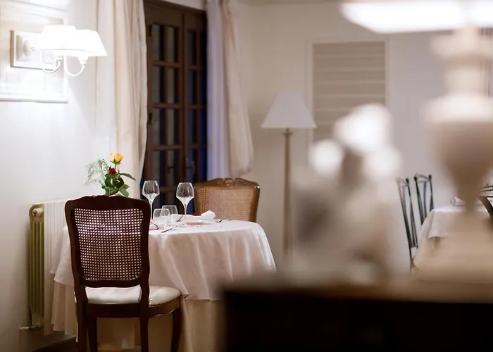 Bed & Breakfast Les Loges Du Jardin D'aymeric 3*